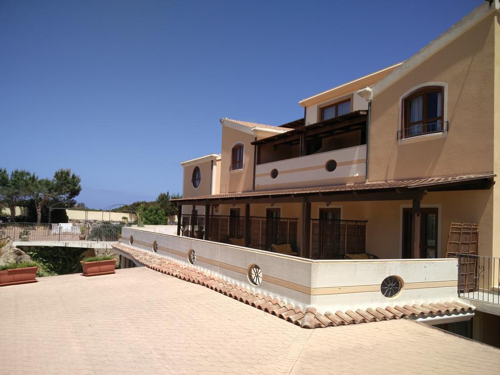 Hotel Raffael Phg Putzu Idu Exterior photo